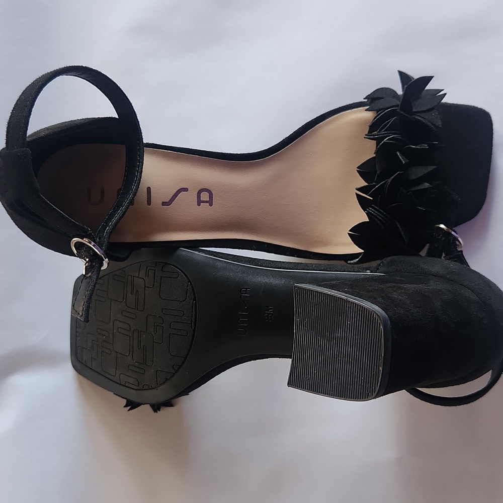 NIB Low Block Heel - Picture 4 of 11
